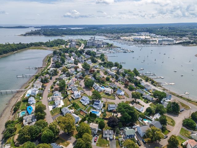 56 Prospect Hill Dr, Weymouth, MA 02191