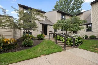 6320 Greenwood 100-4, Sagamore Hills, OH 44067