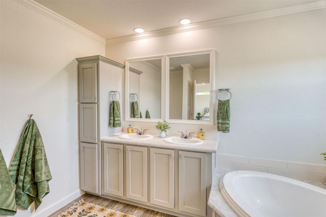 1200 E Green ST, Llano, TX 78643