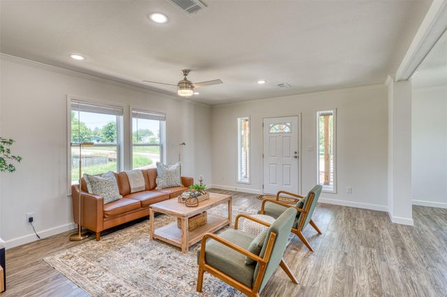 1200 E Green ST, Llano, TX 78643