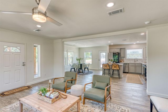 1200 E Green ST, Llano, TX 78643