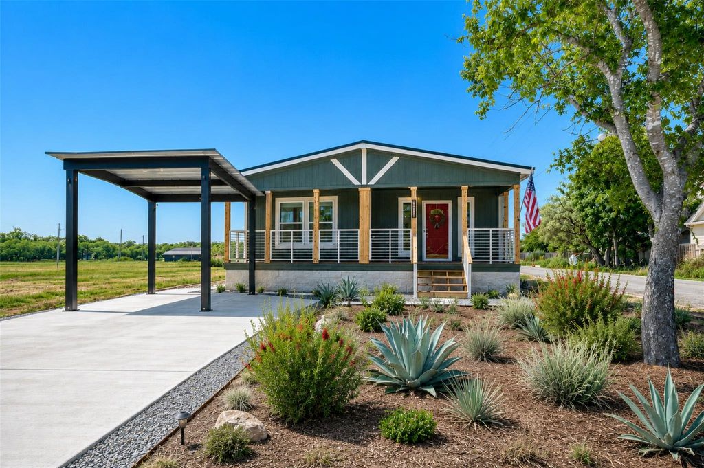 1200 E Green ST, Llano, TX 78643