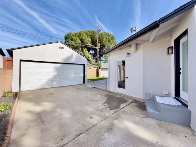 14534 Sayre St, Sylmar, CA 91342