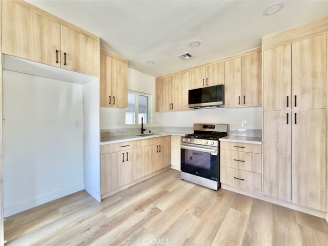 14534 Sayre St, Sylmar, CA 91342