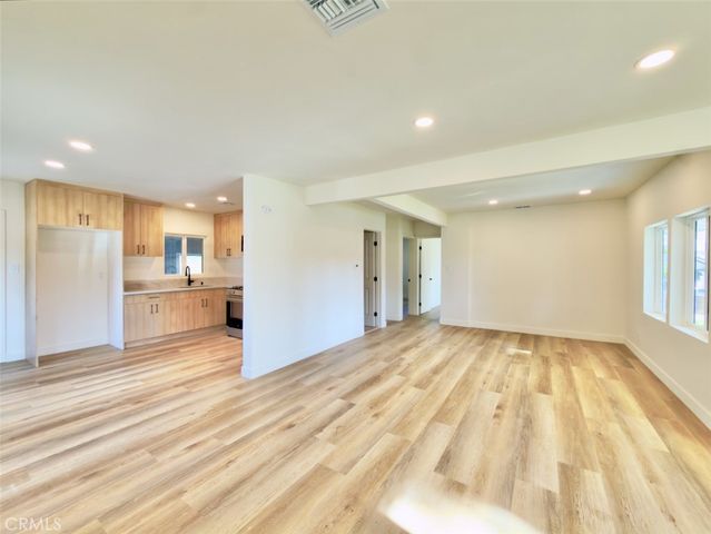 14534 Sayre St, Sylmar, CA 91342