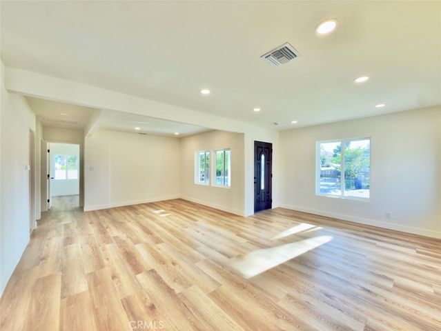 14534 Sayre St, Sylmar, CA 91342