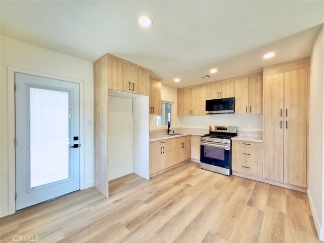 14534 Sayre St, Sylmar, CA 91342