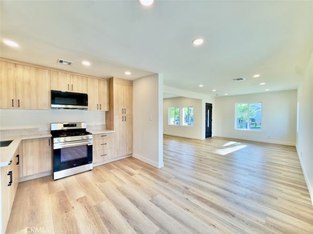 14534 Sayre St, Sylmar, CA 91342