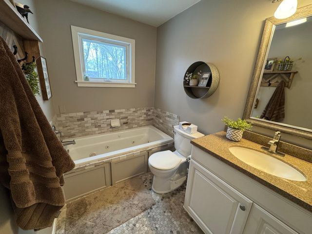 21824 Douglas Avenue, Albert Lea, MN 56007