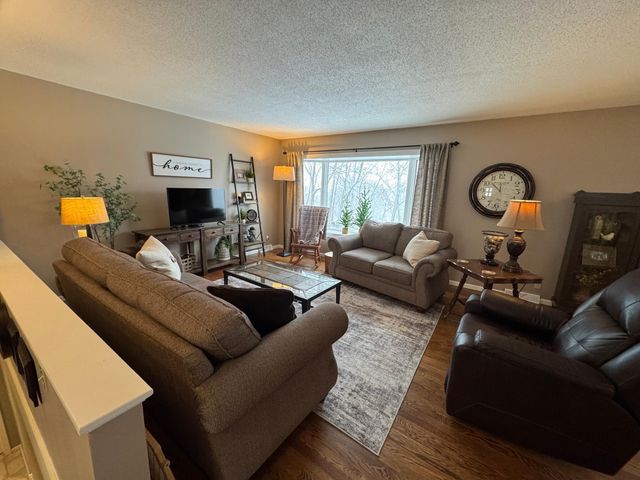 21824 Douglas Avenue, Albert Lea, MN 56007