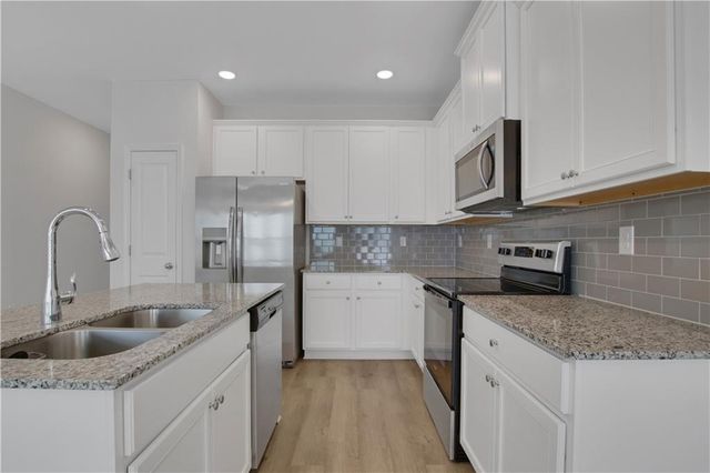 102 Jaxton Street, Hoschton, GA 30548