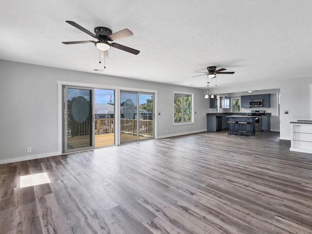 4212 3RD AVENUE NE, Bradenton, FL 34208