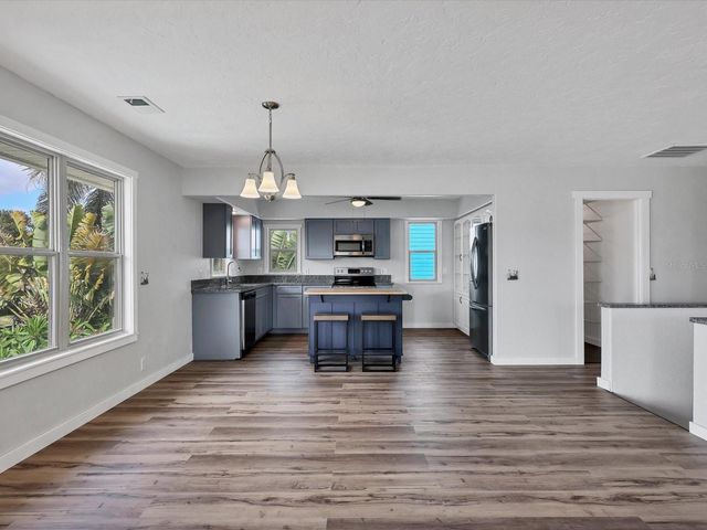 4212 3RD AVENUE NE, Bradenton, FL 34208