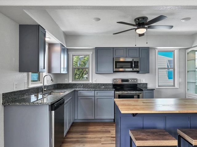 4212 3RD AVENUE NE, Bradenton, FL 34208