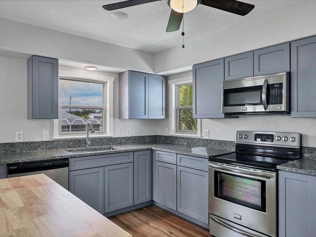 4212 3RD AVENUE NE, Bradenton, FL 34208
