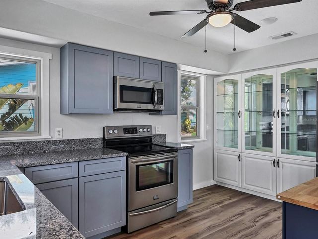 4212 3RD AVENUE NE, Bradenton, FL 34208