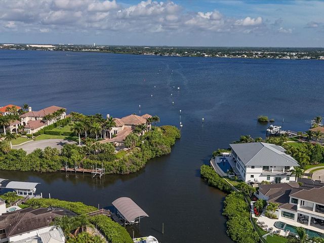4212 3RD AVENUE NE, Bradenton, FL 34208