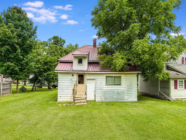 319 W Saginaw Street, St Louis, MI 48880