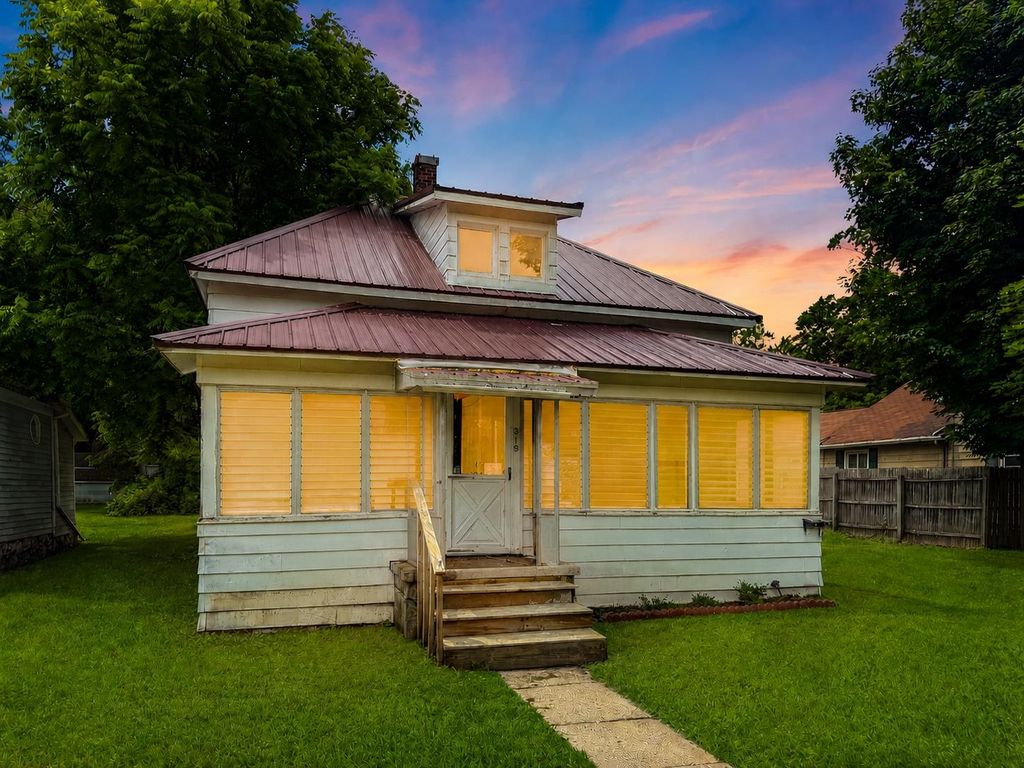 319 W Saginaw Street, St Louis, MI 48880