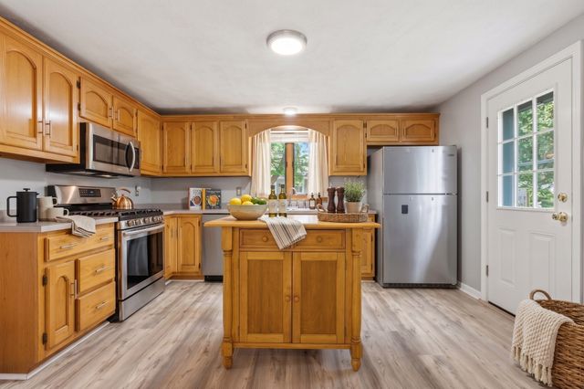 49 School St, Tewksbury, MA 01876