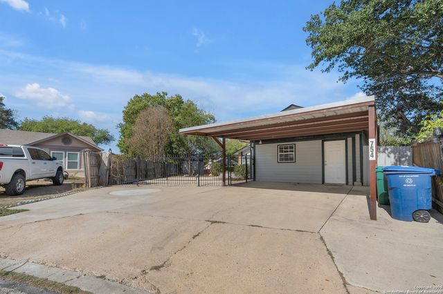 754 Cypresshill, San Antonio, TX 78245