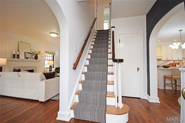7424 Buckingham Drive, Clayton, MO 63105