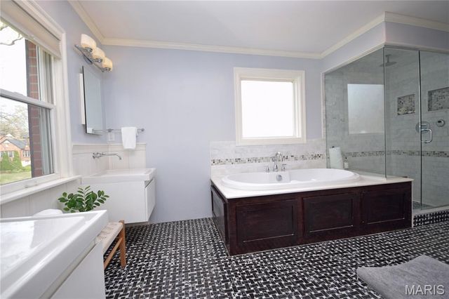 7424 Buckingham Drive, Clayton, MO 63105