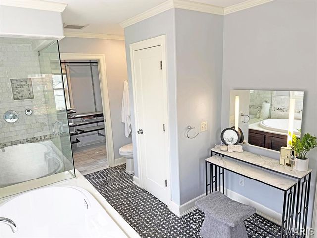 7424 Buckingham Drive, Clayton, MO 63105