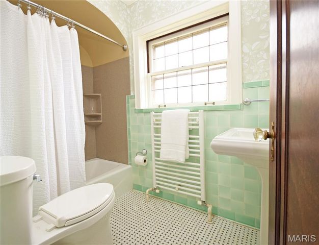 7424 Buckingham Drive, Clayton, MO 63105