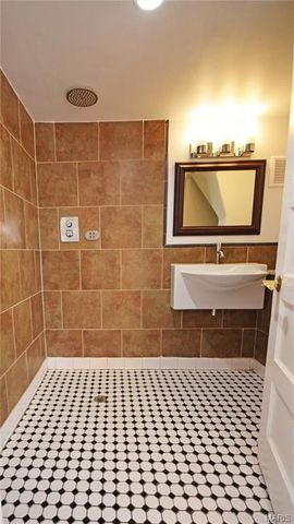 7424 Buckingham Drive, Clayton, MO 63105