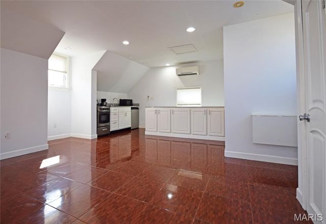 7424 Buckingham Drive, Clayton, MO 63105