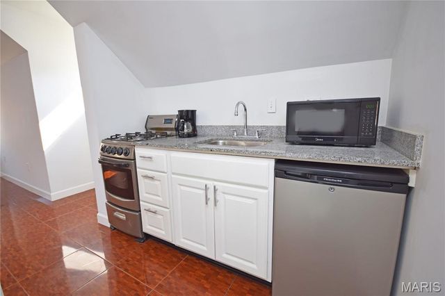 7424 Buckingham Drive, Clayton, MO 63105