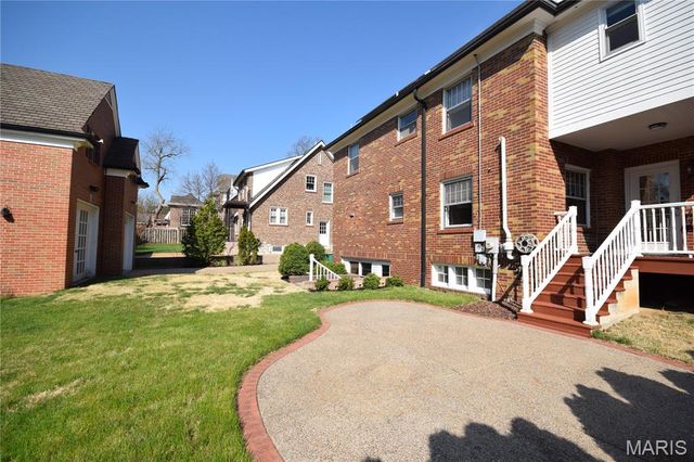 7424 Buckingham Drive, Clayton, MO 63105