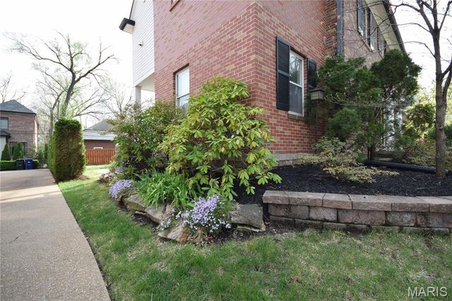 7424 Buckingham Drive, Clayton, MO 63105