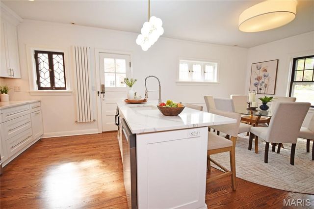 7424 Buckingham Drive, Clayton, MO 63105