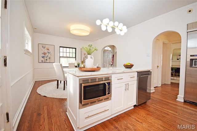 7424 Buckingham Drive, Clayton, MO 63105