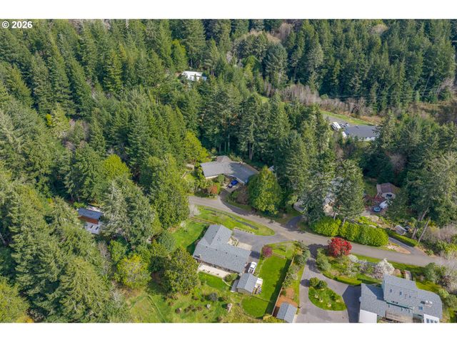 95048 TIMBER PARK Ln, Coos Bay, OR 97420