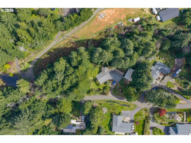 95048 TIMBER PARK Ln, Coos Bay, OR 97420