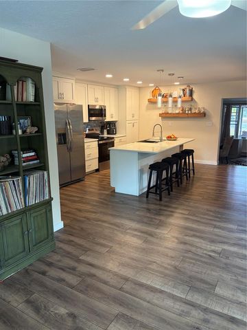8914 MEMORIAL HIGHWAY, Tampa, FL 33615