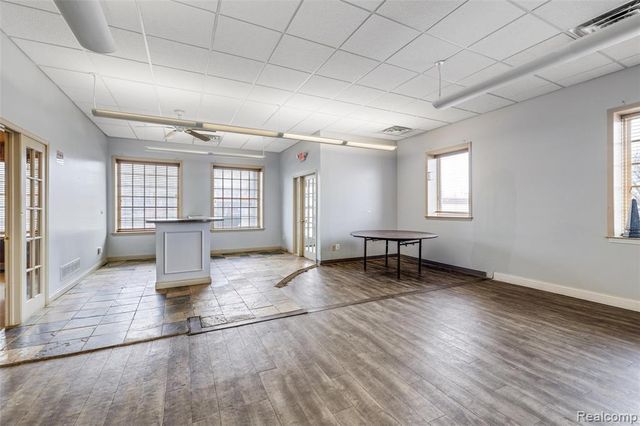 18400 E 9 Mile Road, Eastpointe, MI 48021
