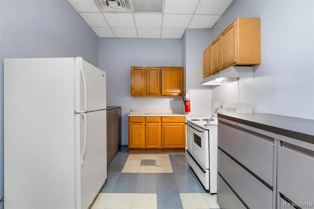 18400 E 9 Mile Road, Eastpointe, MI 48021