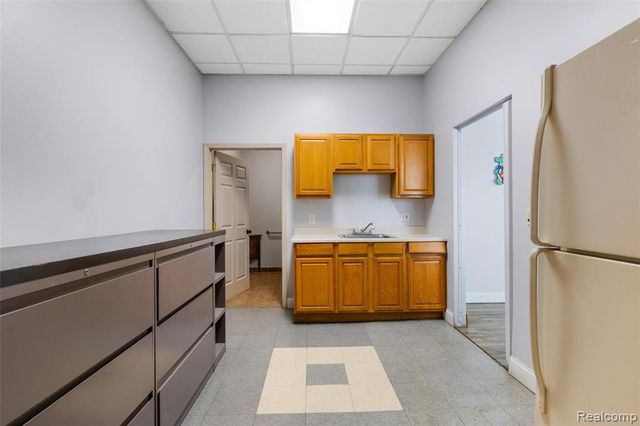 18400 E 9 Mile Road, Eastpointe, MI 48021