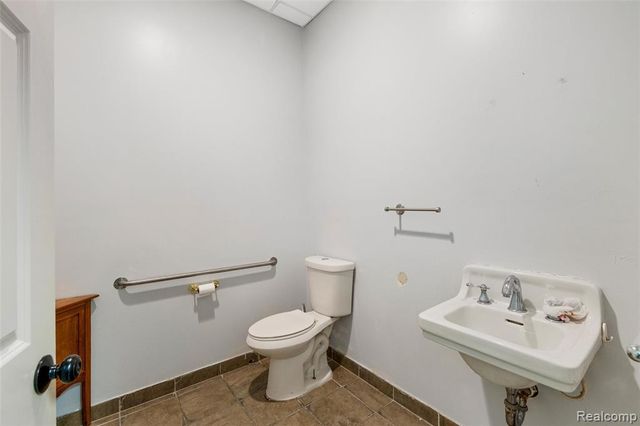 18400 E 9 Mile Road, Eastpointe, MI 48021