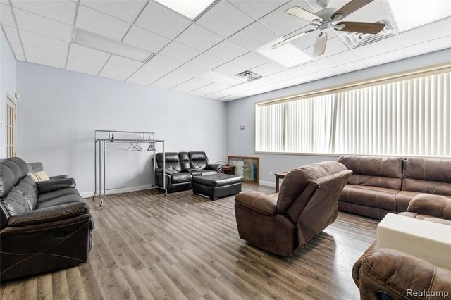 18400 E 9 Mile Road, Eastpointe, MI 48021