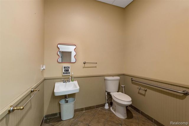 18400 E 9 Mile Road, Eastpointe, MI 48021
