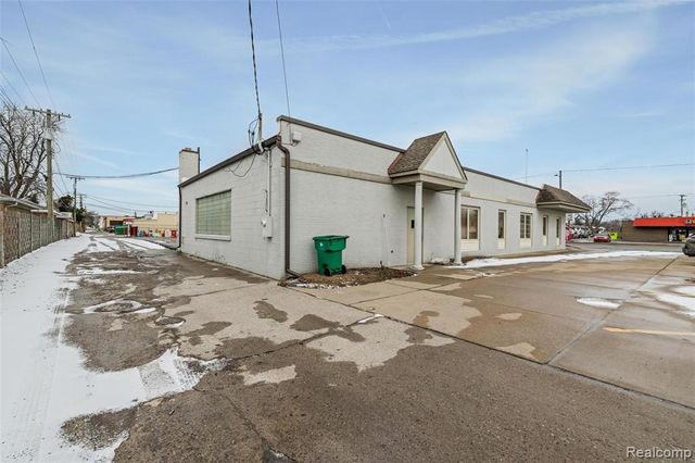 18400 E 9 Mile Road, Eastpointe, MI 48021