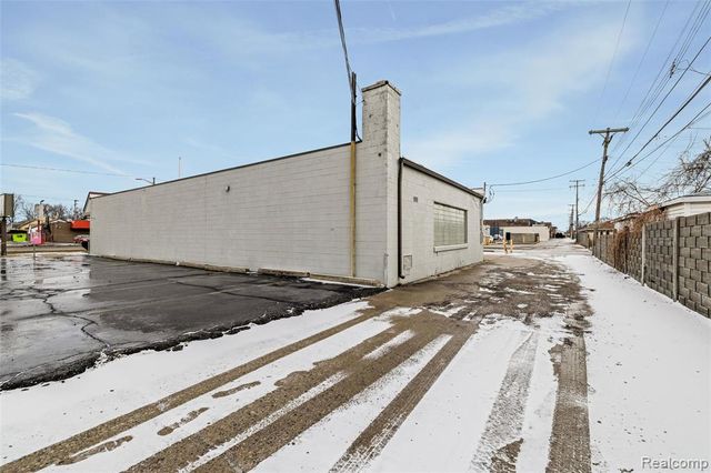 18400 E 9 Mile Road, Eastpointe, MI 48021