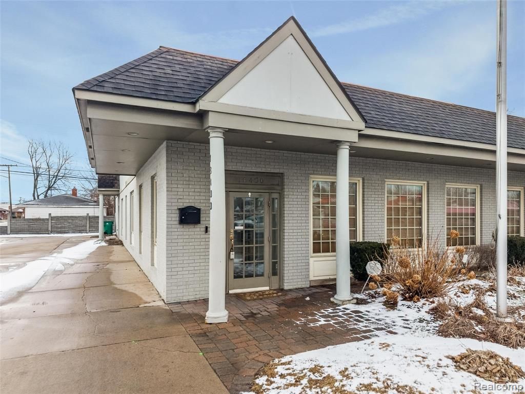 18400 E 9 Mile Road, Eastpointe, MI 48021