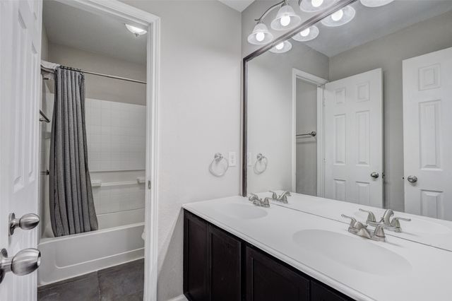 951 Zachary Drive, Arlington, TX 76002