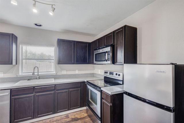 951 Zachary Drive, Arlington, TX 76002